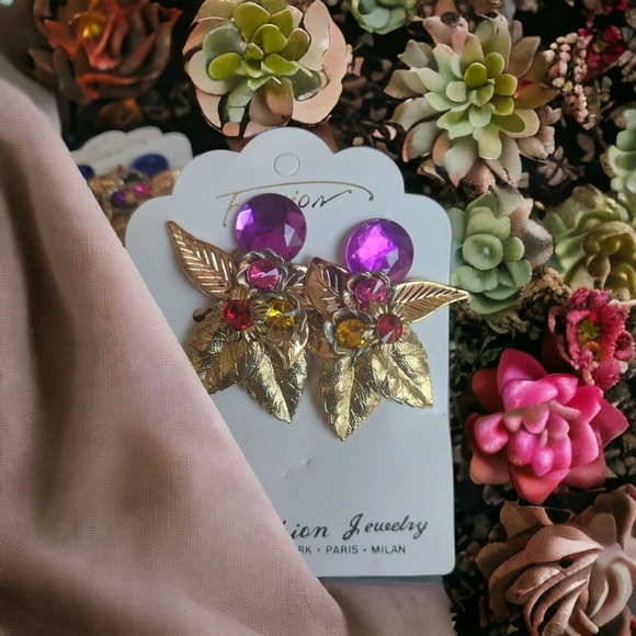 Jewel Tone Fashion Clip on Earrings Gold Leaves Lightweight Jewelry Set Of 3 - Picture 3 of 6